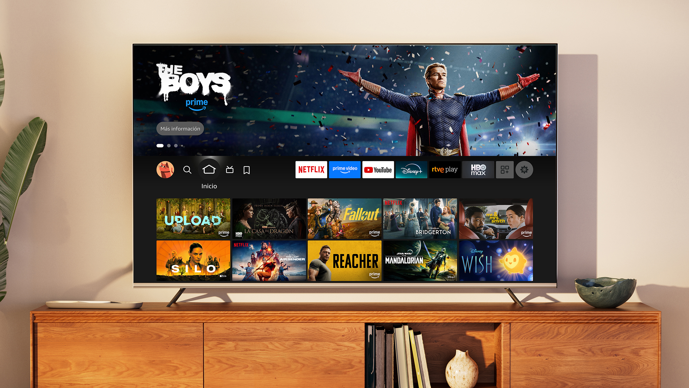 Televisor con interfaz Fire TV en un salón